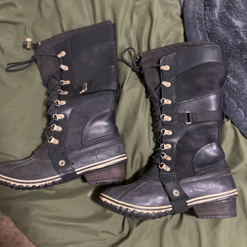 Sorel Black Winter Boots with Rugged Design
